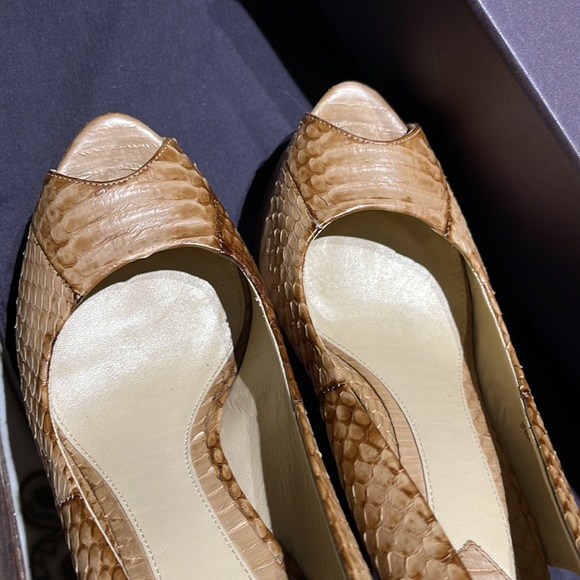 Brian Atwood Beatrice pumps. 7 - Picture 9 of 15